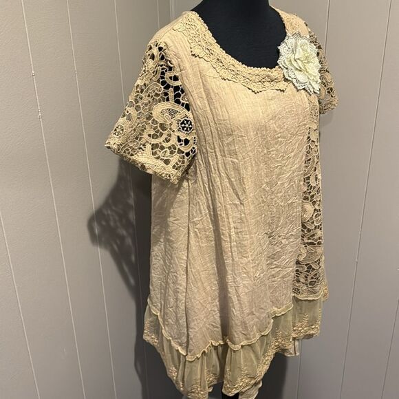 Simply Couture khaki crinkle lace short sleeve & trim embroidered mesh hem top - Picture 4 of 8